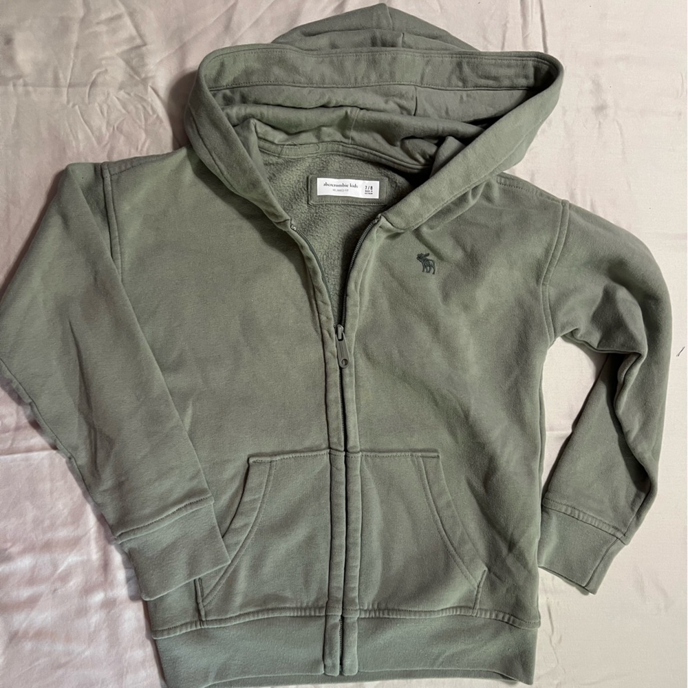 A&F Girls zip up hoodie. Sz 7/8. EUC.